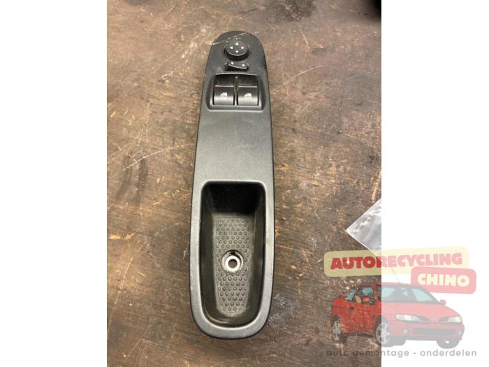 Usados Interruptor de ventanilla eléctrica Fiat Punto Evo (199) 1.4 Natural Power Precio € 40,00 Norma de margen ofrecido por Autorecycling Chino B.V.