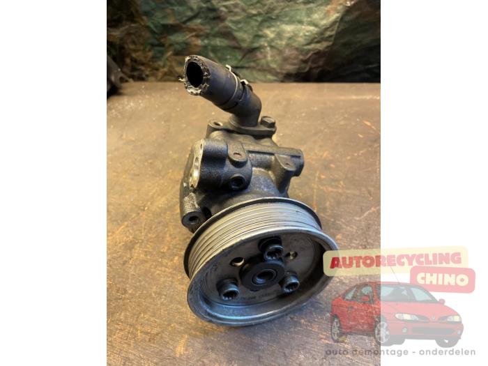 Usagé Pompe de direction Volkswagen Transporter T5 2.0 TDI DRF Prix € 50,00 Règlement à la marge proposé par Autorecycling Chino B.V.
