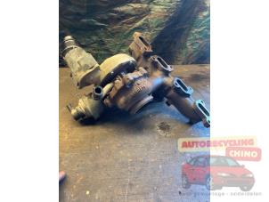 Turbo van een Volkswagen Transporter T5 2.0 TDI DRF 2012