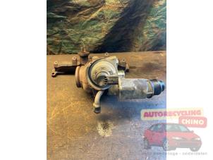Turbo van een Volkswagen Transporter T5 2.0 TDI DRF 2012