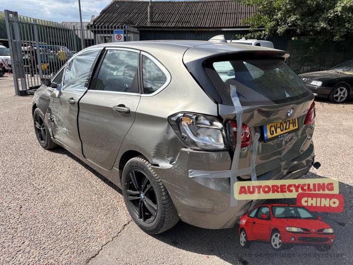 Usados Ventanilla triangular izquierda detrás BMW 2 serie Active Tourer (F45) 220i 2.0 TwinPower Turbo 16V Precio € 100,00 Norma de margen ofrecido por Autorecycling Chino B.V.