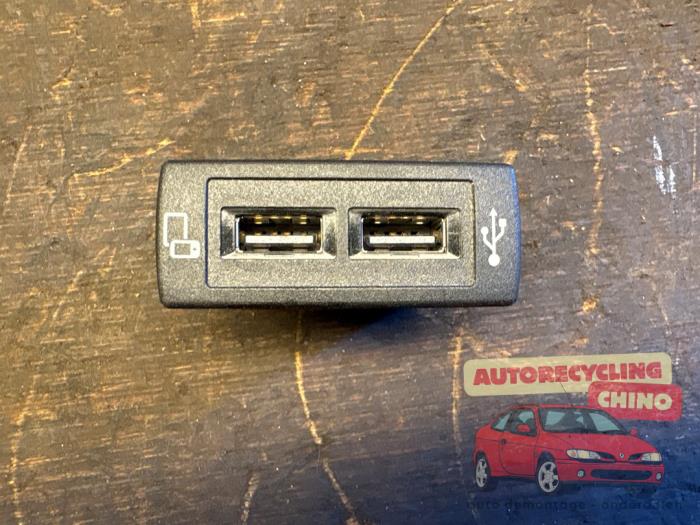 Begagnade USB-modul Mercedes Vito (447.6) 2.0 116 CDI 16V Pris € 50,00 Marginaltabell erbjuds av Autorecycling Chino B.V.