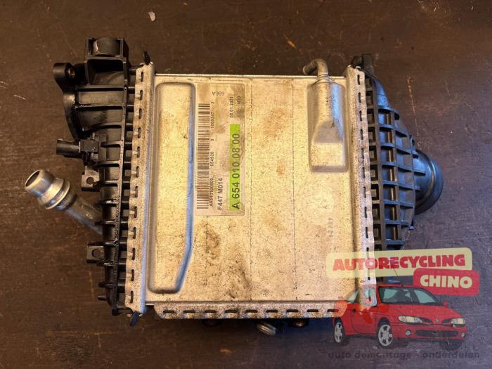 Usados Intercooler Mercedes Vito (447.6) 2.0 116 CDI 16V Precio € 80,00 Norma de margen ofrecido por Autorecycling Chino B.V.