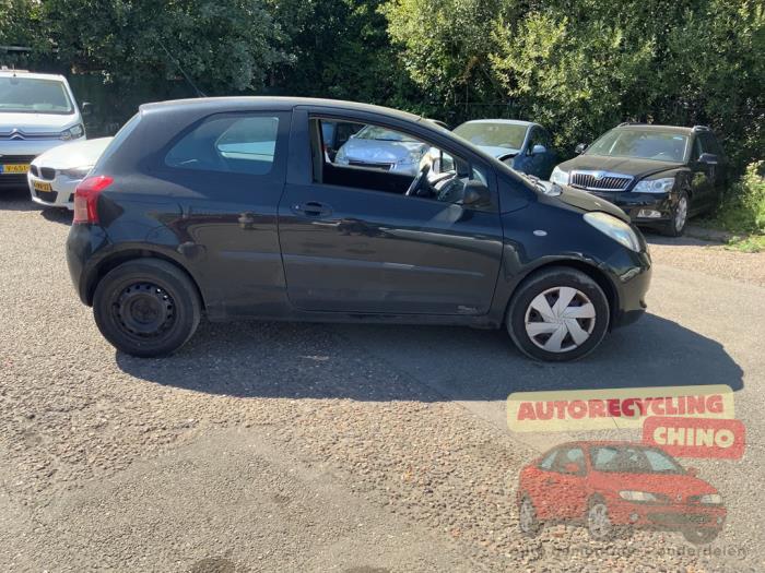 Używane Reflektor prawy Toyota Yaris II (P9) 1.0 12V VVT-i Cena € 50,00 Procedura marży oferowane przez Autorecycling Chino B.V.