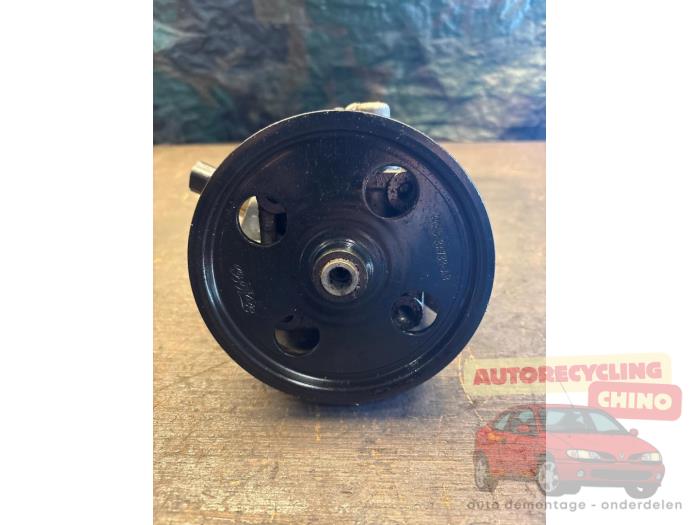 Usagé Pompe de direction Ford Focus 2 Wagon 1.6 Ti-VCT 16V Prix € 100,00 Règlement à la marge proposé par Autorecycling Chino B.V.