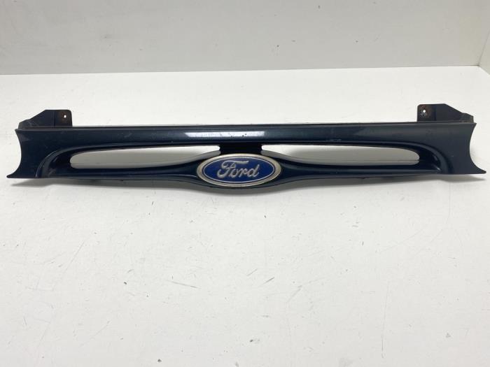 Begagnade Grill Ford Mondeo I 1.8i 16V (U9) Pris på förfrågan erbjuds av CASPER BV