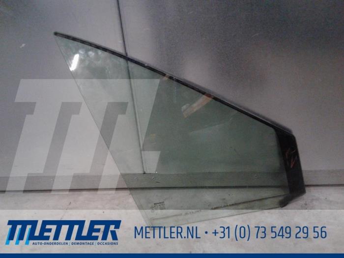 Usados Ventanilla triangular derecha delante Renault Scénic II (JM) 1.9 dCi 120 Precio de solicitud ofrecido por CASPER BV
