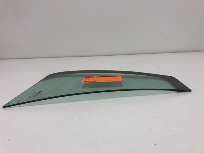 Usados Ventanilla triangular derecha detrás Opel Vectra C Caravan 1.9 CDTI 120 Precio de solicitud ofrecido por CASPER BV
