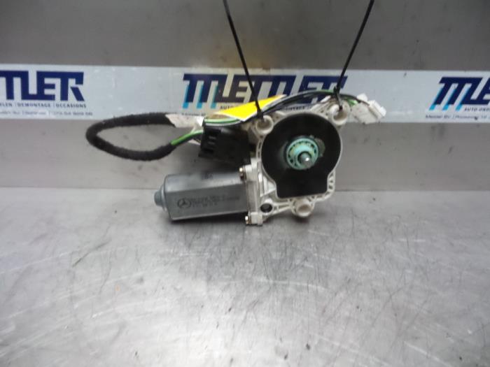 Usados Motor de ventanilla de puerta Mercedes C (W203) 1.8 C-180K 16V Precio de solicitud ofrecido por CASPER BV
