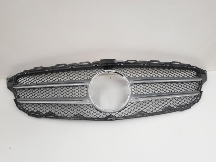 Grille from a Mercedes-Benz C (W205) C-250 2.0 CGI 16V 2017