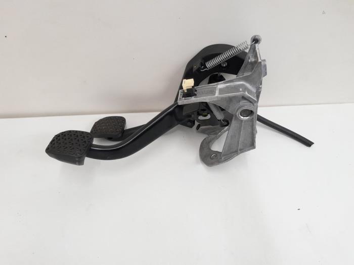 Gebrauchte Pedale Set BMW 1 serie (F20) 116d 2.0 16V Preis € 40,00 Margenregelung angeboten von GEJO Revisie & Onderdelen BV