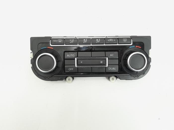 Heater control panel from a Volkswagen Golf VI (5K1) 1.4 TSI 122 16V 2008