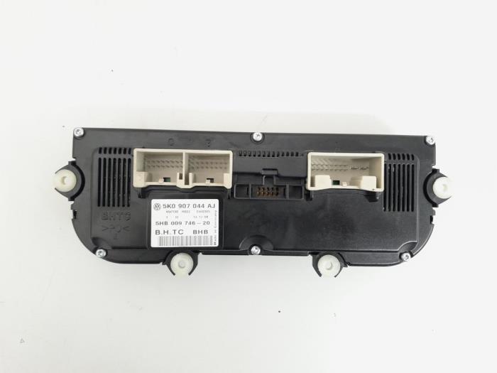 Heater control panel from a Volkswagen Golf VI (5K1) 1.4 TSI 122 16V 2008