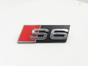 Usados Emblema Audi S6 Avant (C7) 4.0 V8 TFSI Precio € 14,99 Norma de margen ofrecido por GEJO Revisie & Onderdelen BV