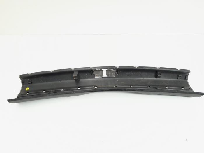 Luggage compartment trim from a Volkswagen Passat Variant (3C5) 2.0 TDI 16V 140 2005