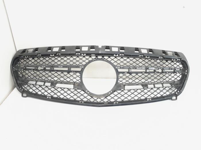 Używane Grill Mercedes A (W176) 2.0 A-250 Turbo 16V Cena € 80,00 Procedura marży oferowane przez GEJO Revisie & Onderdelen BV