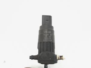 Used Windscreen washer pump Volkswagen Touran (1T1/T2) 1.4 16V TSI 170 Price € 3,99 Margin scheme offered by GEJO Revisie & Onderdelen BV