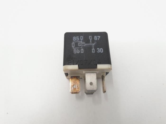 Relay Volkswagen Transporter T5 2.5 TDi 141951253B
