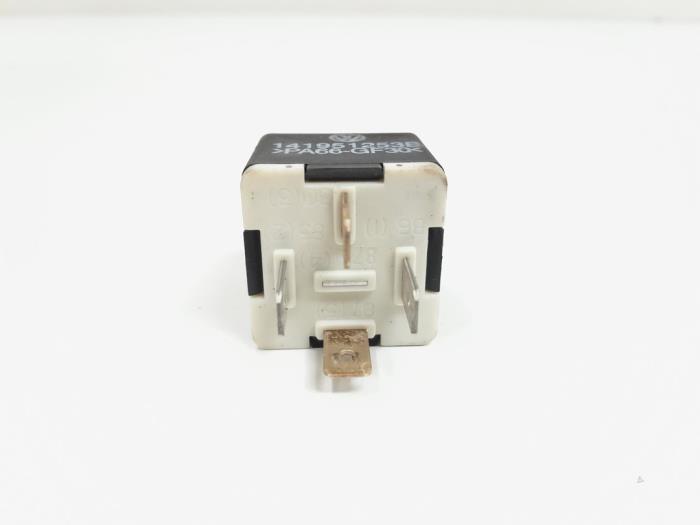 Relay Volkswagen Transporter T5 2.5 TDi 141951253B