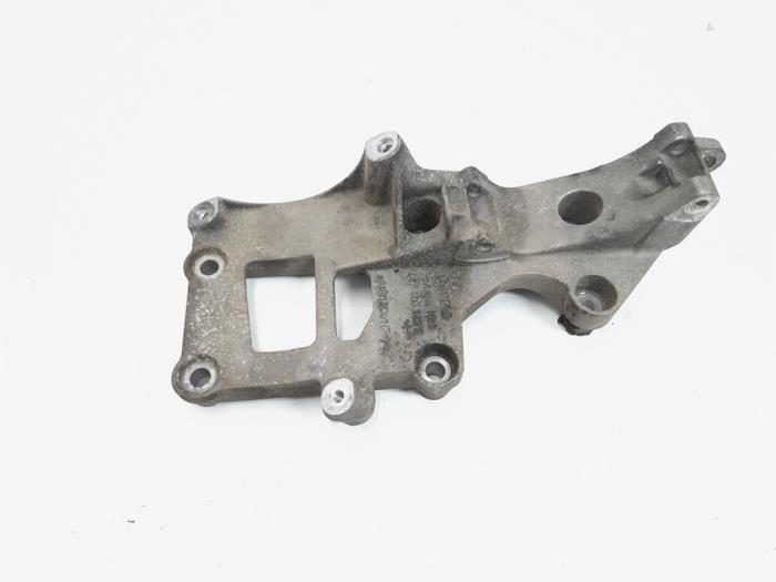 Usagé Support dynamo haut Volkswagen Golf V (1K1) 2.0 GTI 16V Prix € 16,00 Règlement à la marge proposé par GEJO Revisie & Onderdelen BV