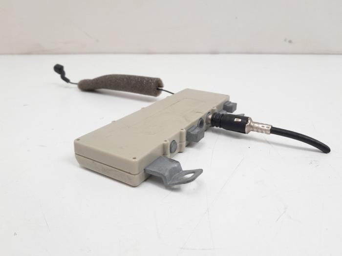 Antenna Amplifier from a Saab 9-5 Estate (YS3E) 2.0t 16V 2006