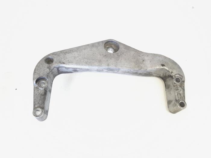 Usagé Support moteur Saab 9-5 Estate (YS3E) 2.0t 16V Prix € 27,00 Règlement à la marge proposé par GEJO Revisie & Onderdelen BV