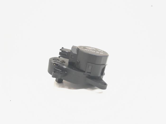 Heater valve motor from a Saab 9-5 Estate (YS3E) 2.0t 16V 2006