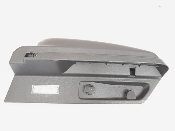 Parcel shelf cover bracket