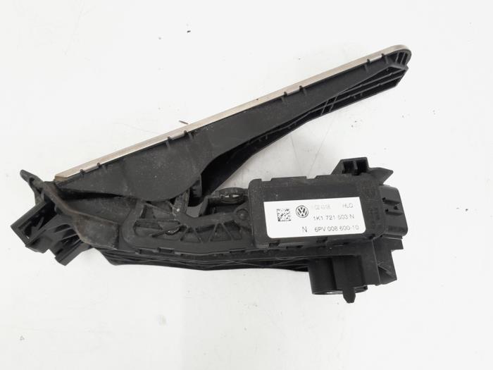 Accelerator pedal from a Volkswagen Scirocco (137/13AD) 1.4 TSI 122 16V 2008