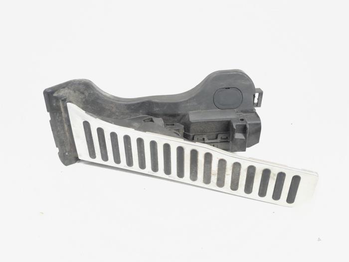 Accelerator pedal from a Volkswagen Scirocco (137/13AD) 1.4 TSI 122 16V 2008