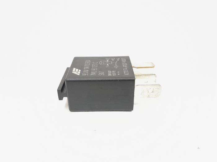 Relay from a Volkswagen Polo V (6R) 1.2 TSI 2010
