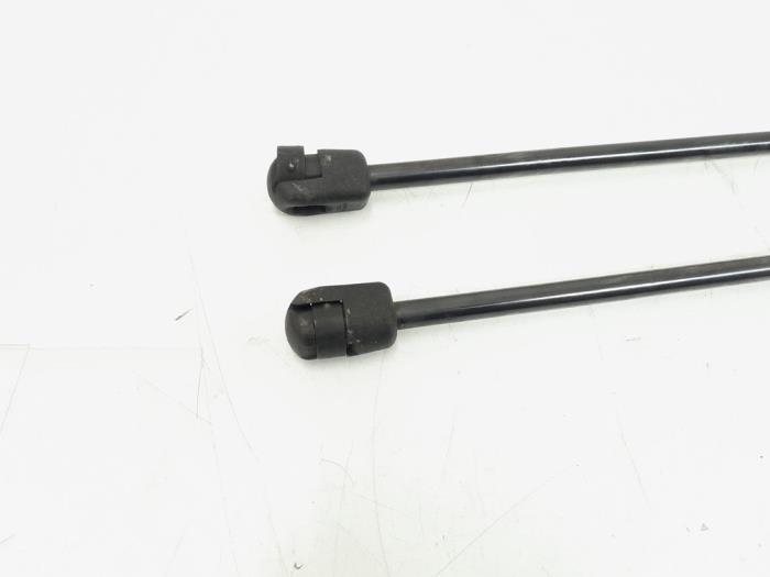 Set of tailgate gas struts from a BMW 3 serie Touring (E91) 318d 16V 2010