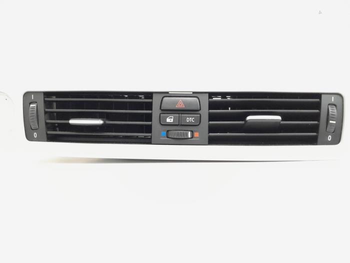 Dashboard decoration strip from a BMW 3 serie Touring (E91) 318d 16V 2010