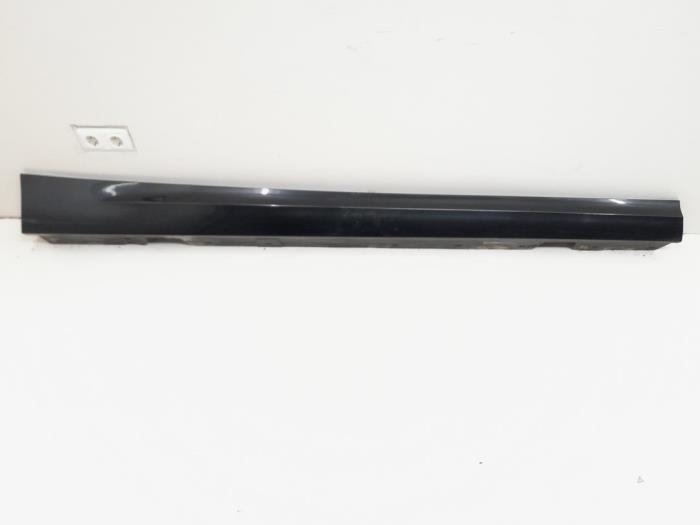 Side skirt, right BMW 3 serie Touring 318d 16V 475 - 51770037060