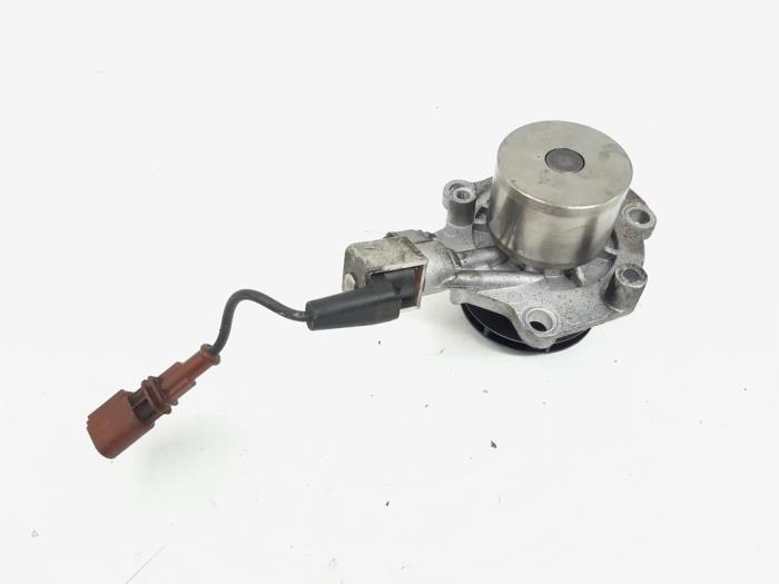 Begagnade Vattenpump Volkswagen Golf VII (AUA) 2.0 GTD 16V Pris € 18,00 Marginaltabell erbjuds av GEJO Revisie & Onderdelen BV