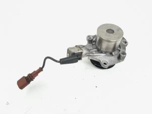 Usagé Pompe à eau Volkswagen Golf VII (AUA) 2.0 GTD 16V Prix € 30,00 Règlement à la marge proposé par GEJO Revisie & Onderdelen BV