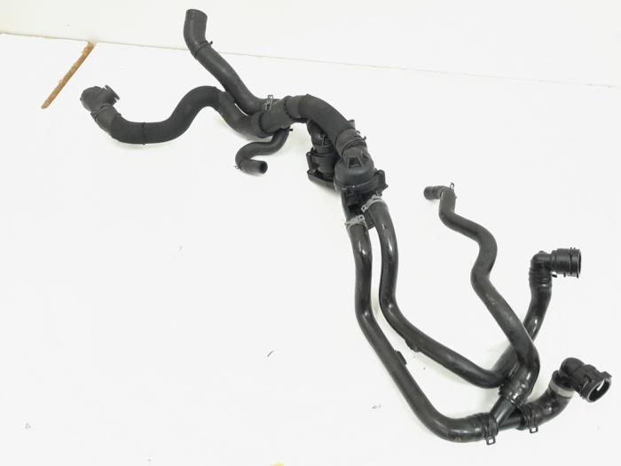 Gebrauchte Thermostatgehäuse Volkswagen Scirocco (137/13AD) 1.4 TSI 122 16V Preis € 14,00 Margenregelung angeboten von GEJO Revisie & Onderdelen BV