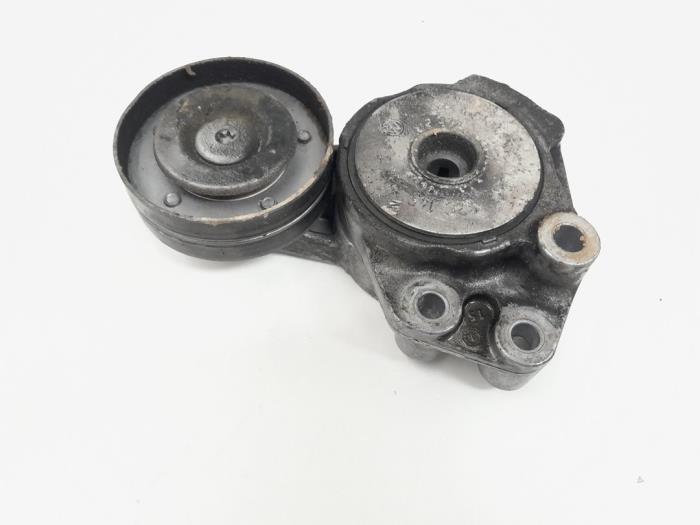 Usados Tensor correa múltiple Volkswagen Golf Plus (5M1/1KP) 1.4 TSI 160 16V Precio € 10,50 Norma de margen ofrecido por GEJO Revisie & Onderdelen BV