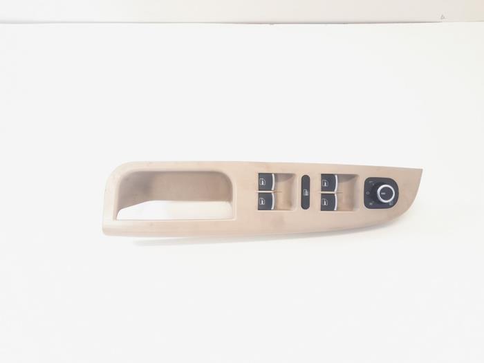Usados Interruptor combinado de ventanillas Volkswagen Golf VI Variant (AJ5/1KA) 1.4 TSI 122 16V Precio € 13,00 Norma de margen ofrecido por GEJO Revisie & Onderdelen BV