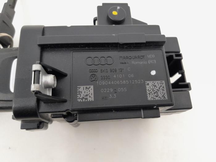 Cerradura de contacto y llave de un Audi A4 Avant (B8) 1.8 TFSI 16V 2009