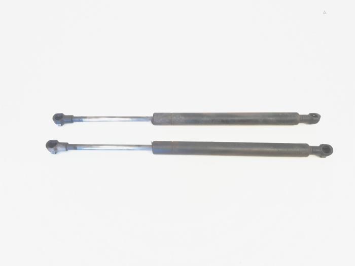 Set of tailgate gas struts from a BMW 3 serie (E46/4) 316i 2000