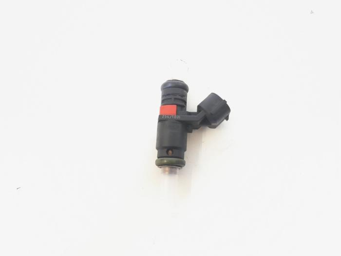Injector (petrol injection) from a Volkswagen Polo V (6R) 1.2 12V BlueMotion Technology 2010