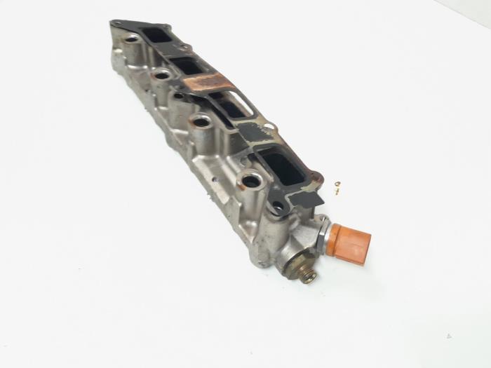 Fuel injector nozzle from a Volkswagen Golf VI (5K1) 1.4 TSI 122 16V 2008