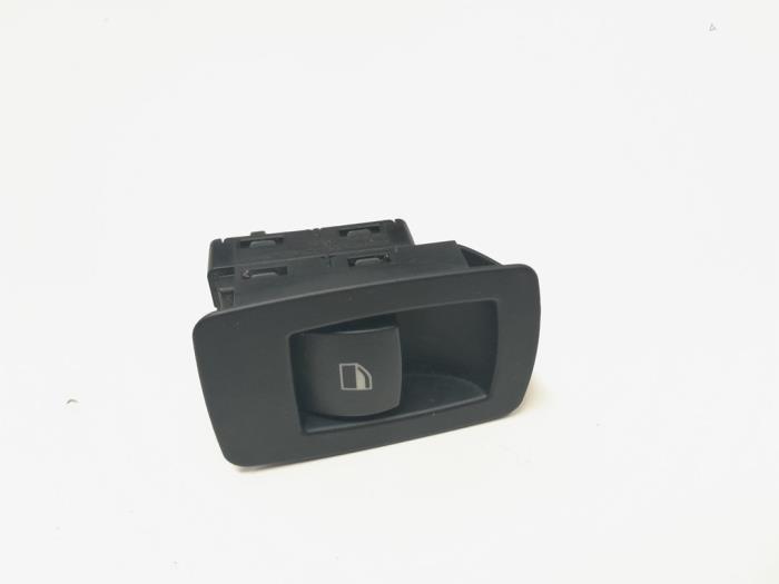 Usados Interruptor de ventanilla eléctrica BMW X5 (E70) 30d xDrive 3.0 24V Precio € 4,00 Norma de margen ofrecido por GEJO Revisie & Onderdelen BV