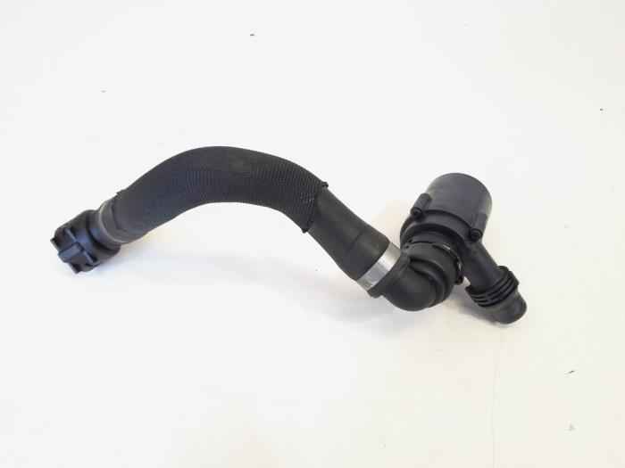 Begagnade Extra vattenpump BMW X5 (E70) 30d xDrive 3.0 24V Pris € 19,00 Marginaltabell erbjuds av GEJO Revisie & Onderdelen BV