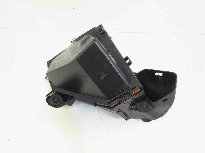 Begagnade Luftfilterhus BMW 3 serie Touring (E91) 318d 16V Pris € 14,00 Marginaltabell erbjuds av GEJO Revisie & Onderdelen BV