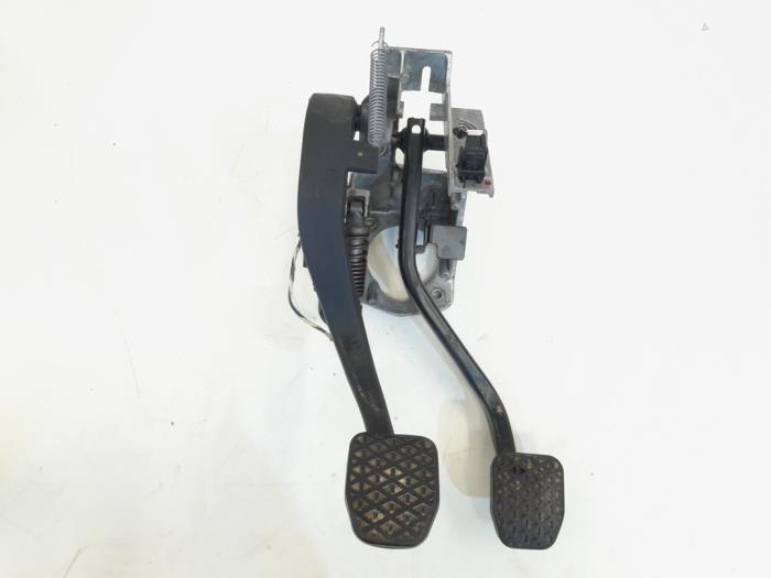 Gebrauchte Pedale Set BMW 3 serie Touring (E91) 318d 16V Preis € 58,00 Margenregelung angeboten von GEJO Revisie & Onderdelen BV