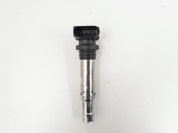 Ignition coil from a Volkswagen Tiguan (5N1/2) 1.4 TSI 16V 2010
