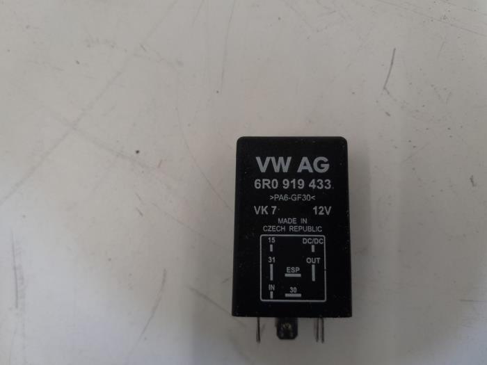 Relay from a Volkswagen Polo V (6R) 1.6 TDI 16V 90 2010