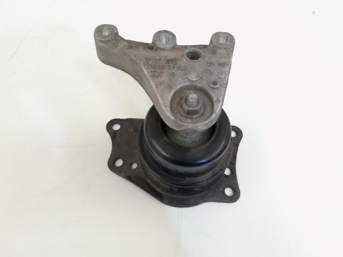 Engine mount from a Volkswagen Polo V (6R) 1.6 TDI 16V 90 2010
